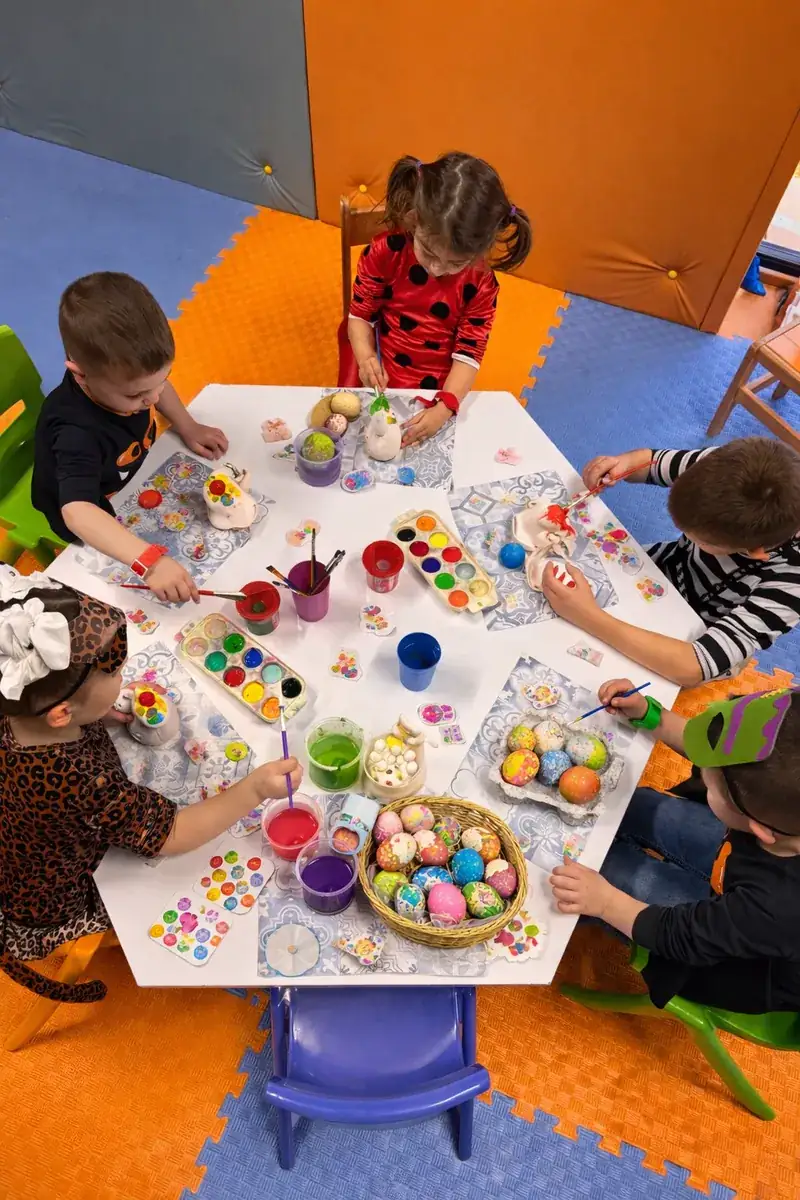 Великденски работилнички за деца в Bubbu Bear Коматево - боядисване на яйца