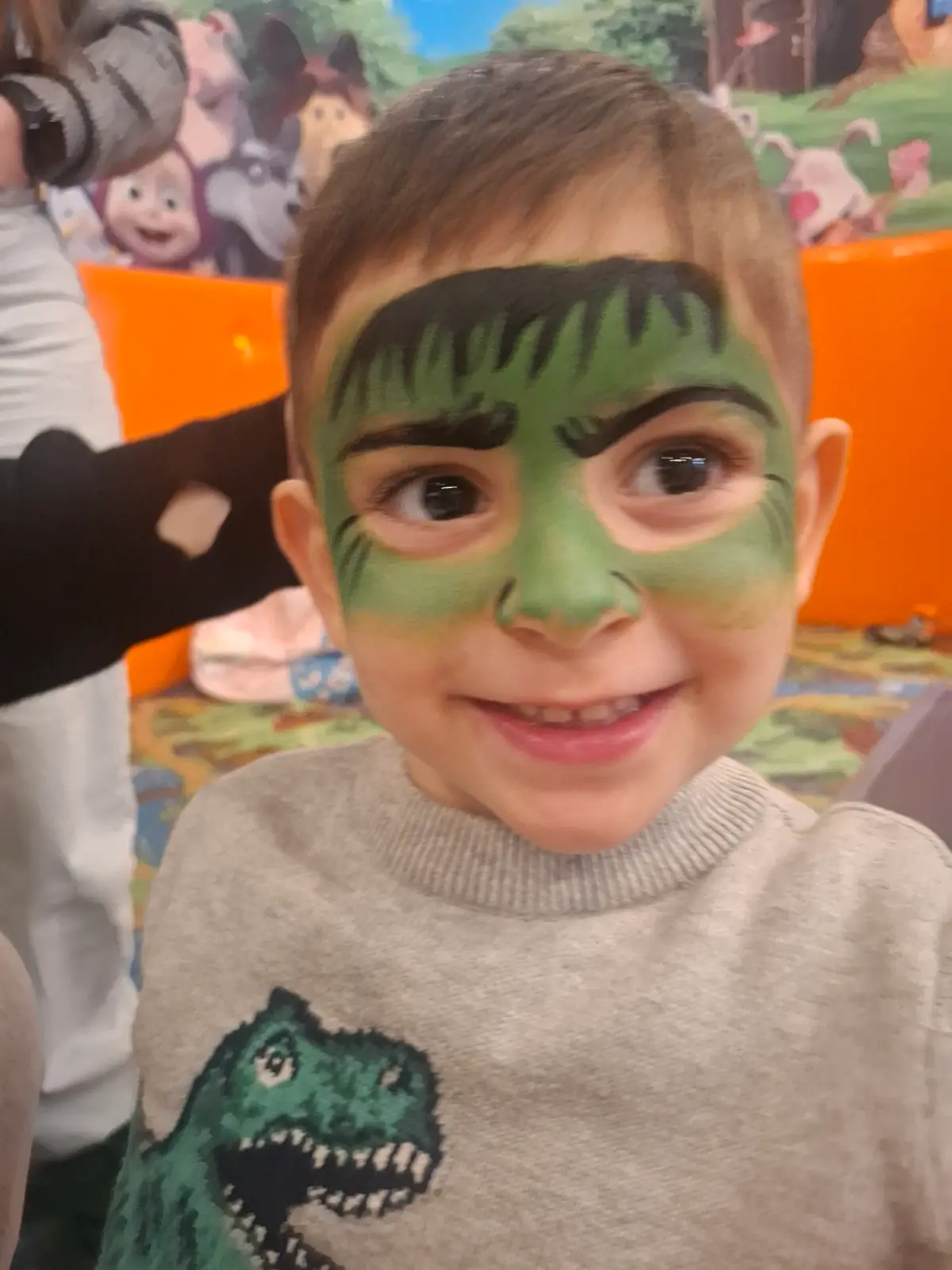 Фейс пейнтинг Хълк за деца - детски рожден ден в Bubbu Bear Пловдив